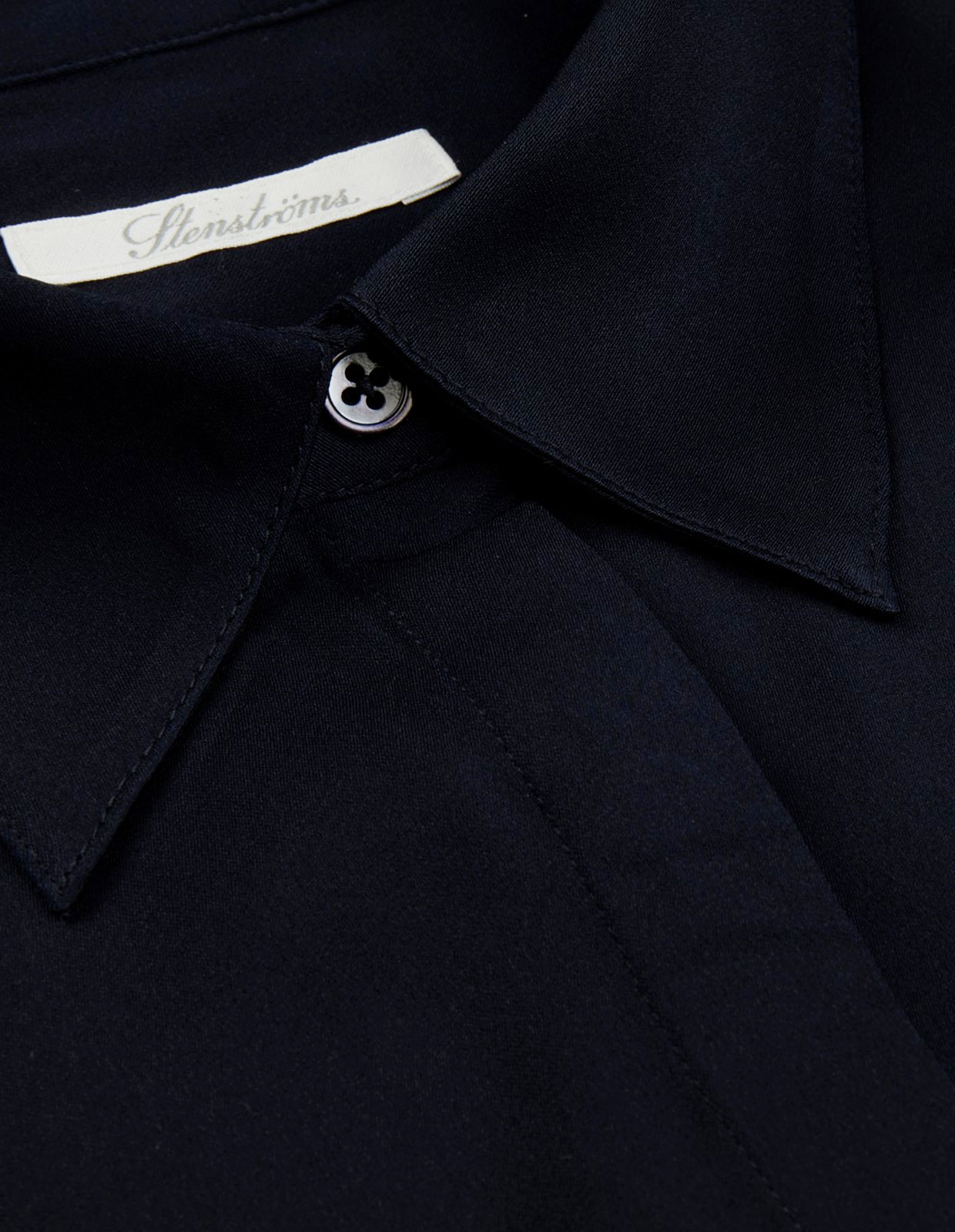 Susan Blus Siden Navy