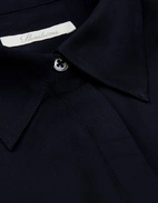 Susan Blus Siden Navy