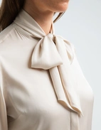 Selma Blus Siden Benvit