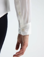 Susan Blus Siden Benvit