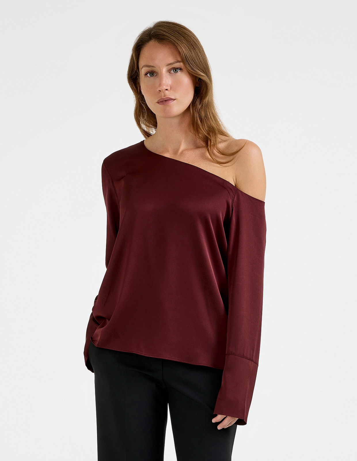 Chiney Off Shoulder Silk Blouse Vinröd