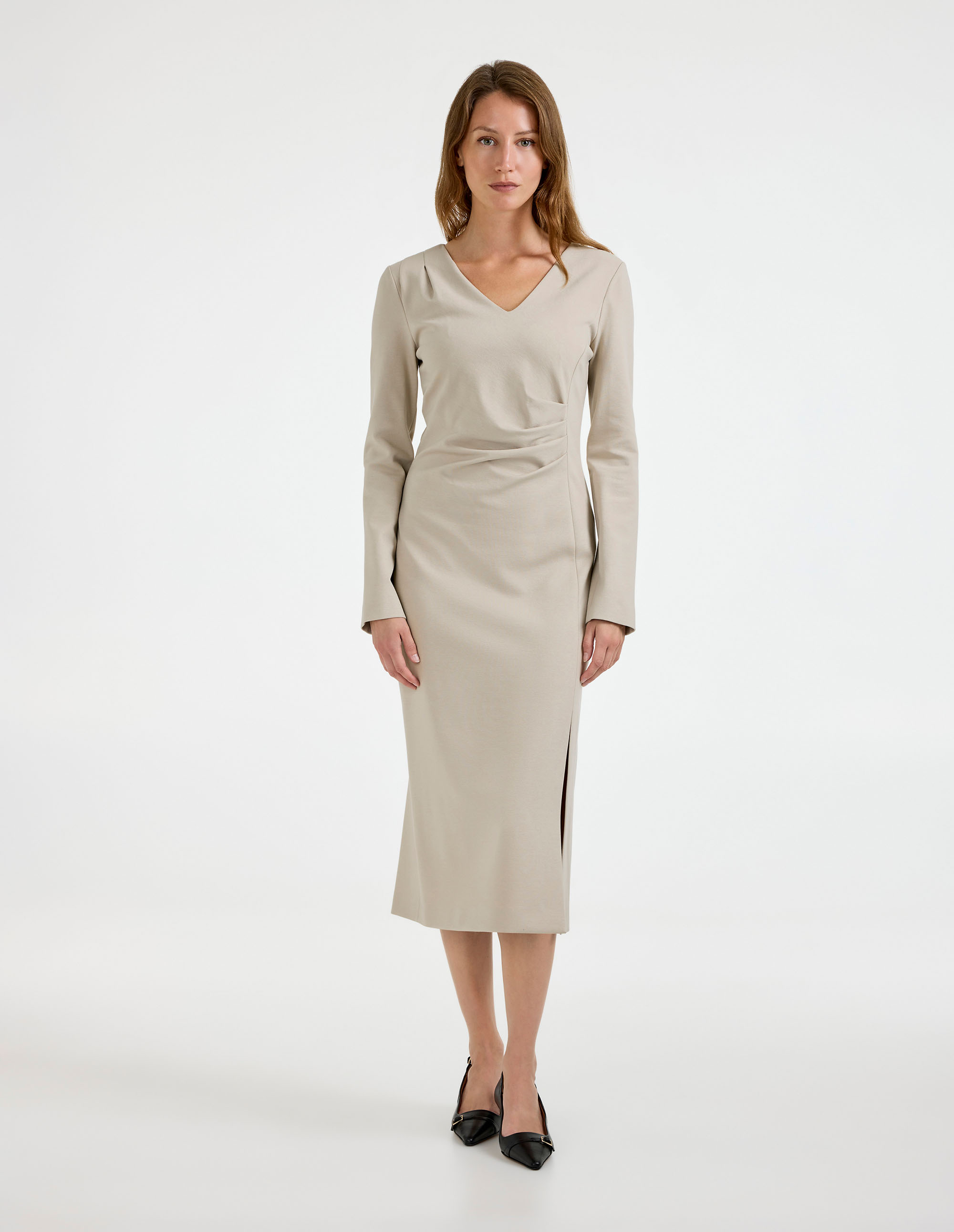 V-ringad Klänning Beige