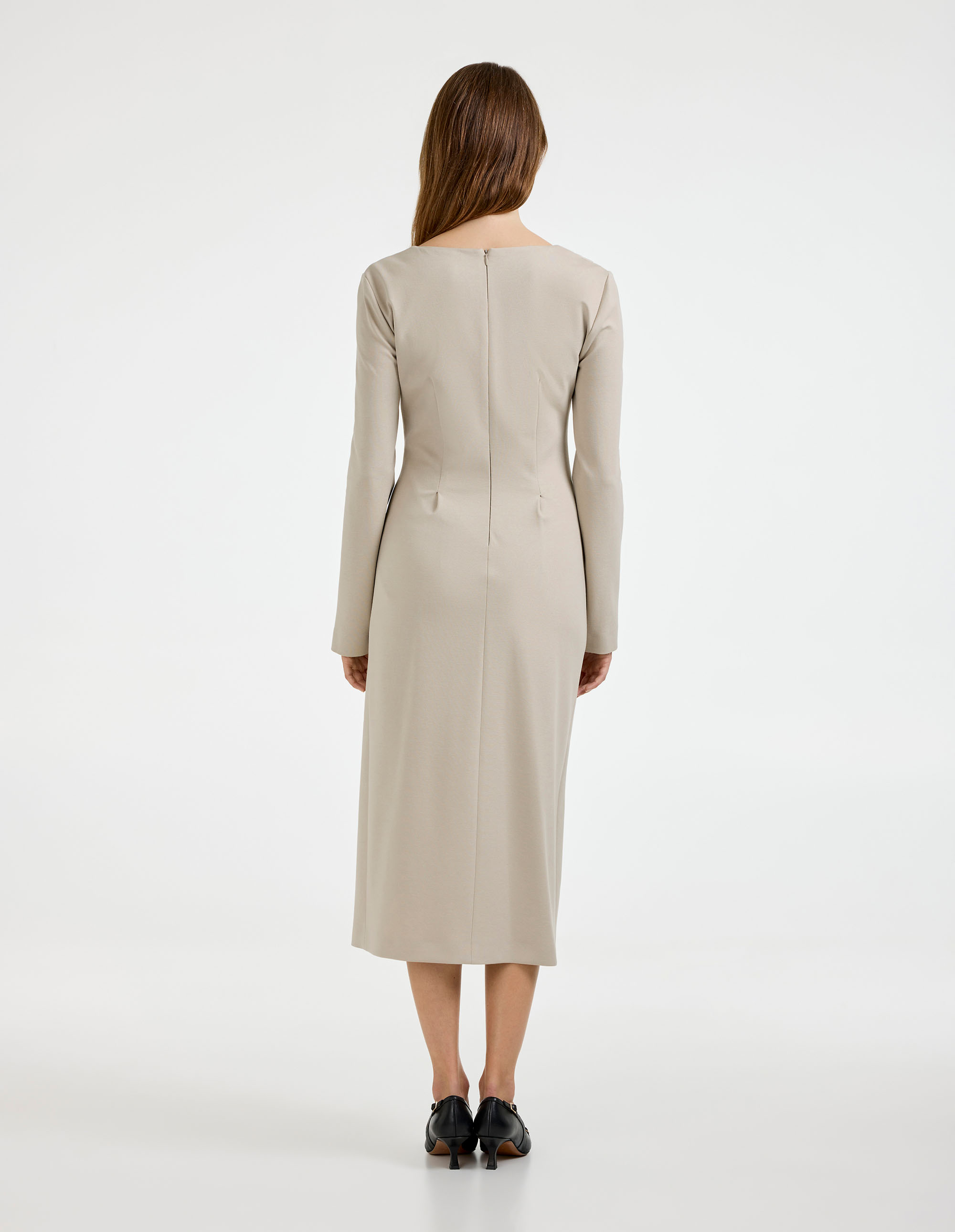 V-ringad Klänning Beige