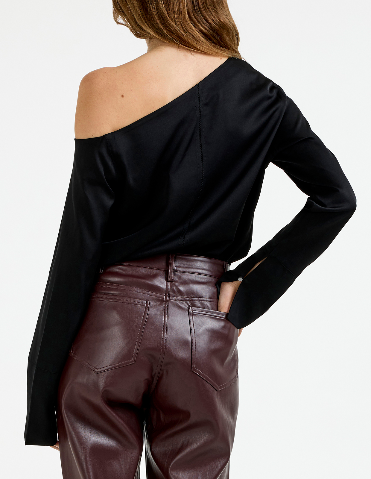 Chiney Off Shoulder Silk Blouse Svart