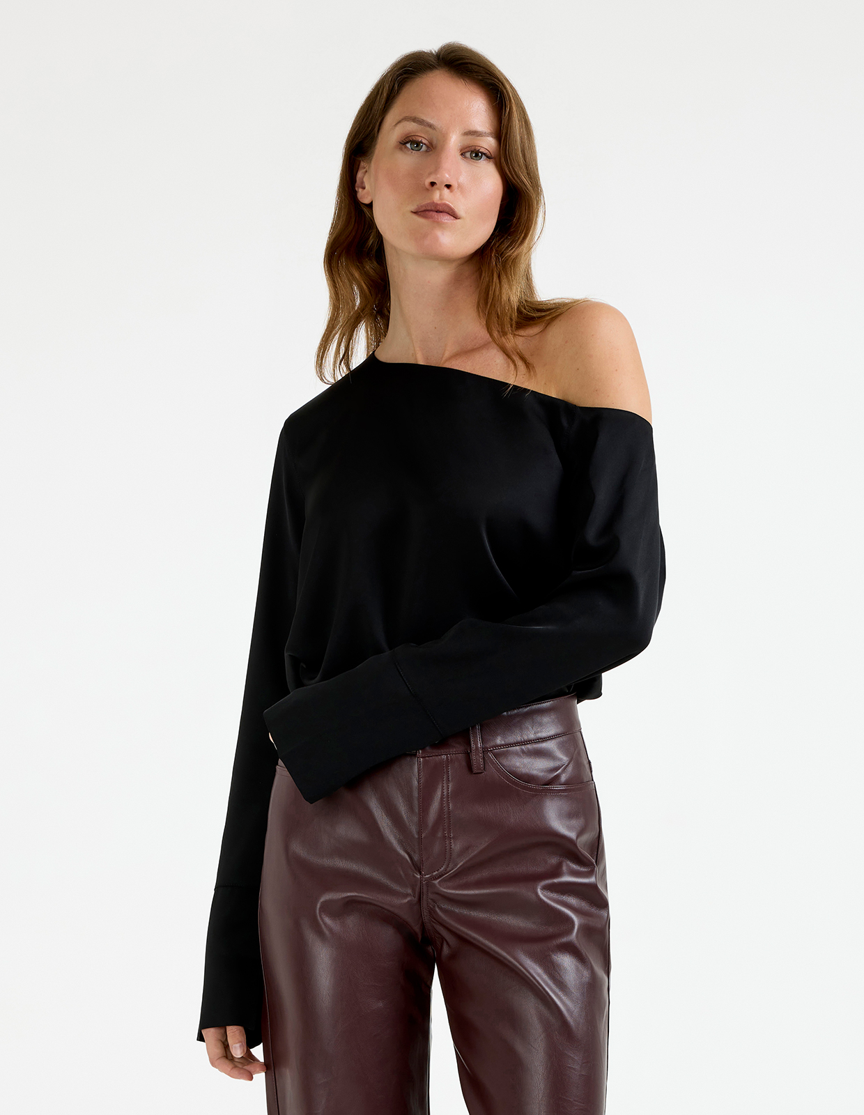 Chiney Off Shoulder Silk Blouse Svart