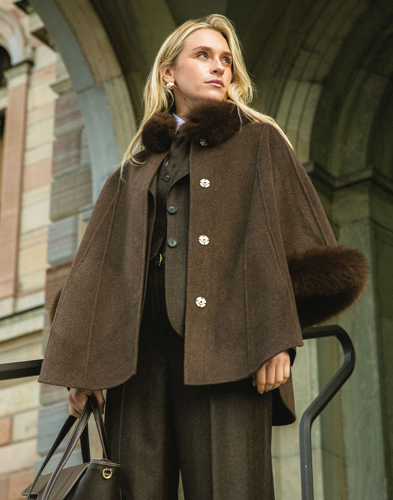 Damini Cape Lammull Mörkbrun One Size