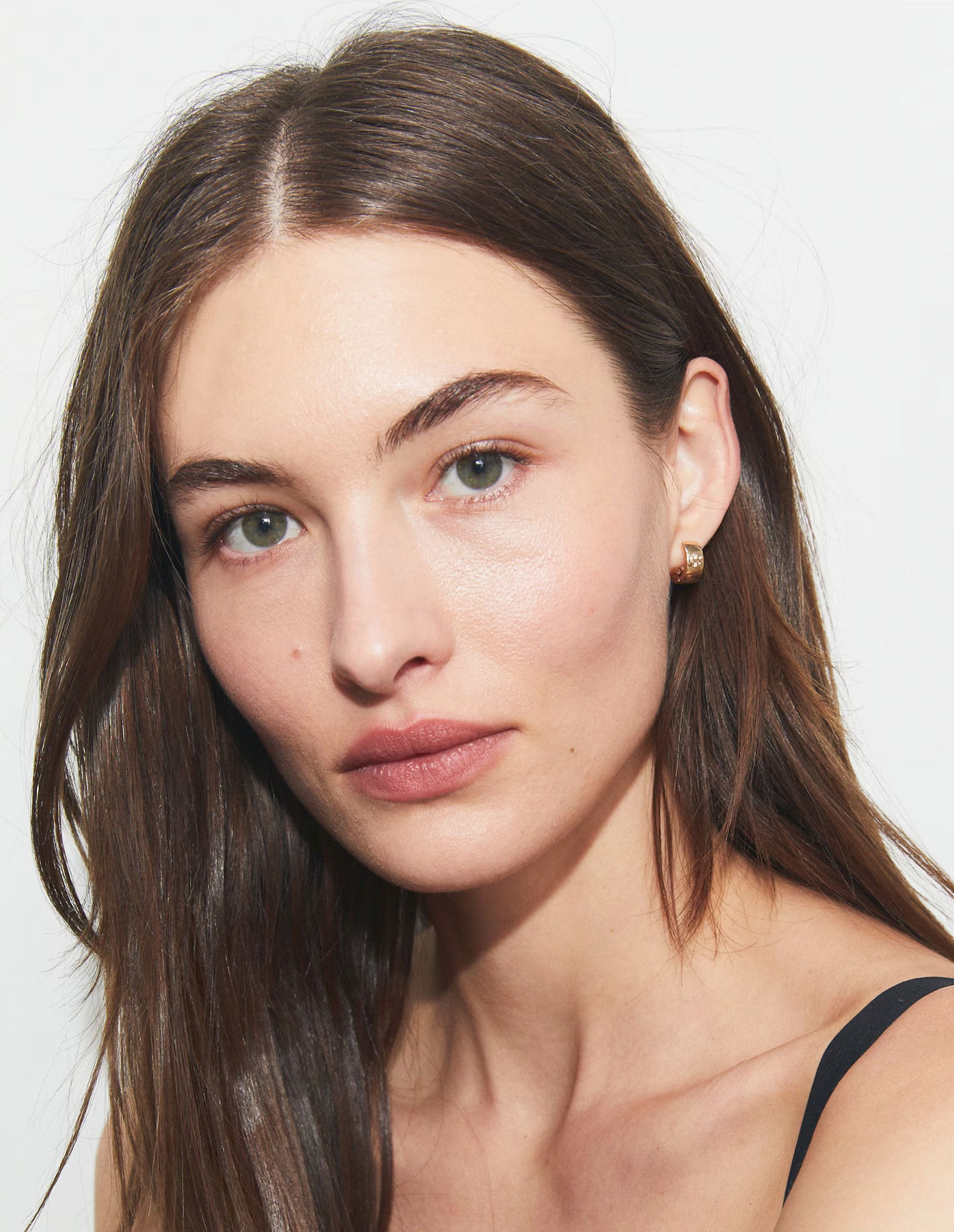 Kira Huggie Örhängen Guld