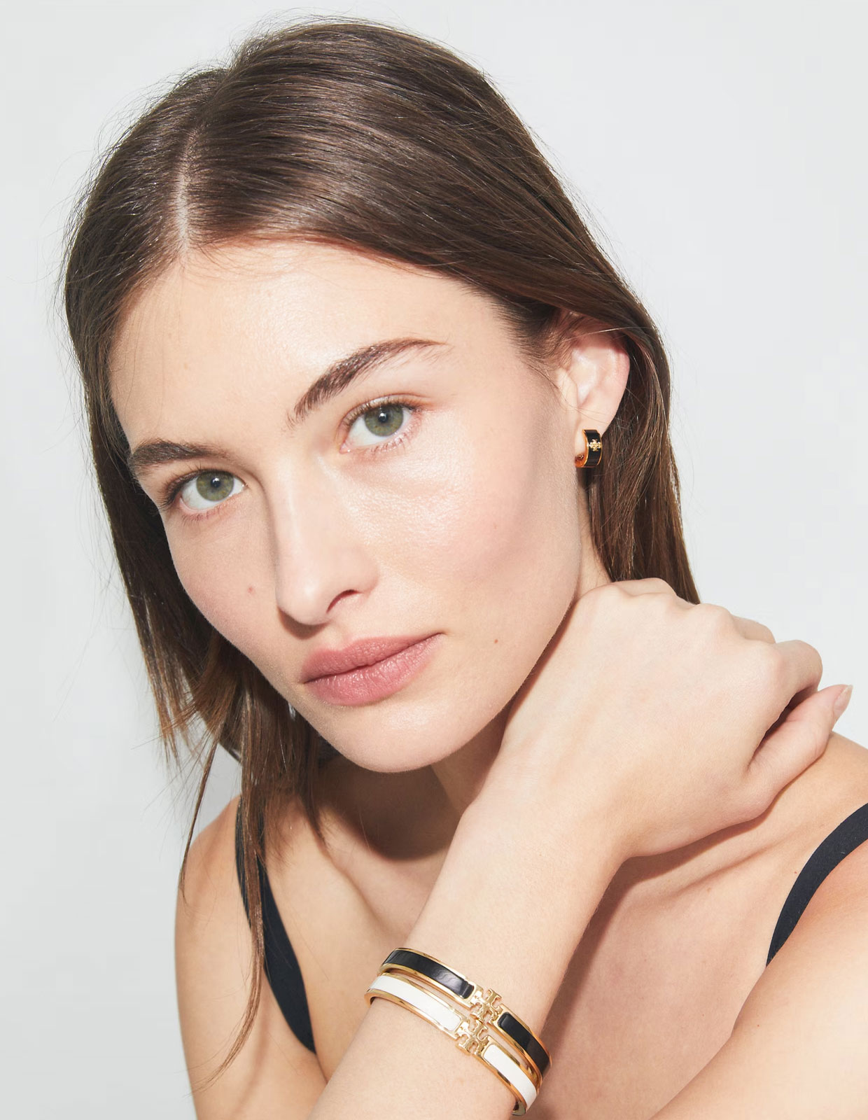 Kira Huggie Örhängen Guld/Svart