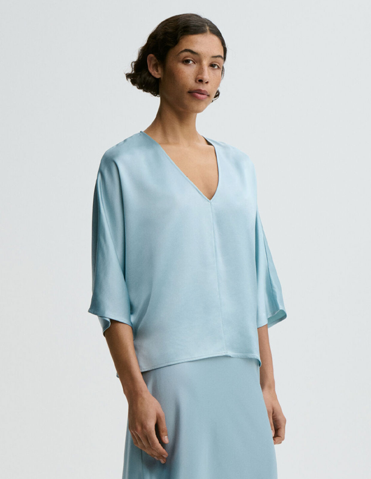 Lucia Blus Ljusblå