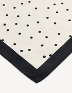 Poula Scarf Svart Prickig One Size