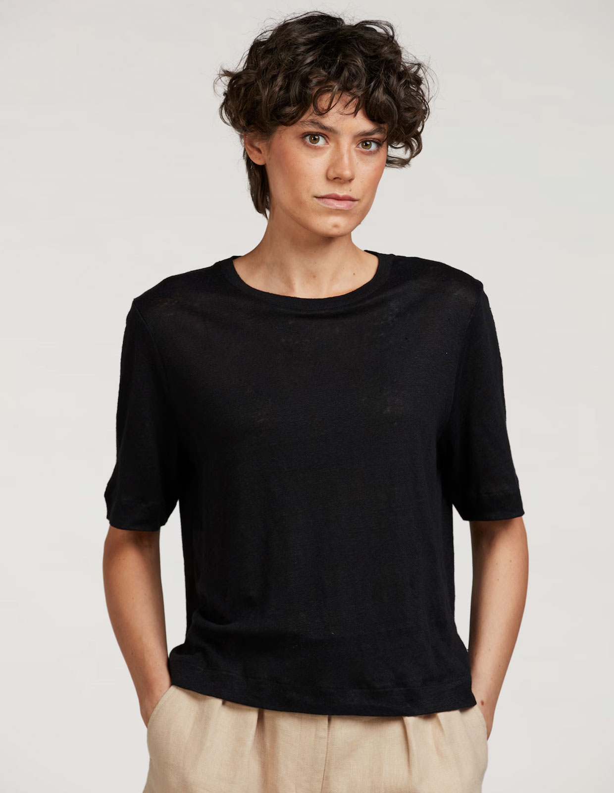 Helmi T-Shirt Svart
