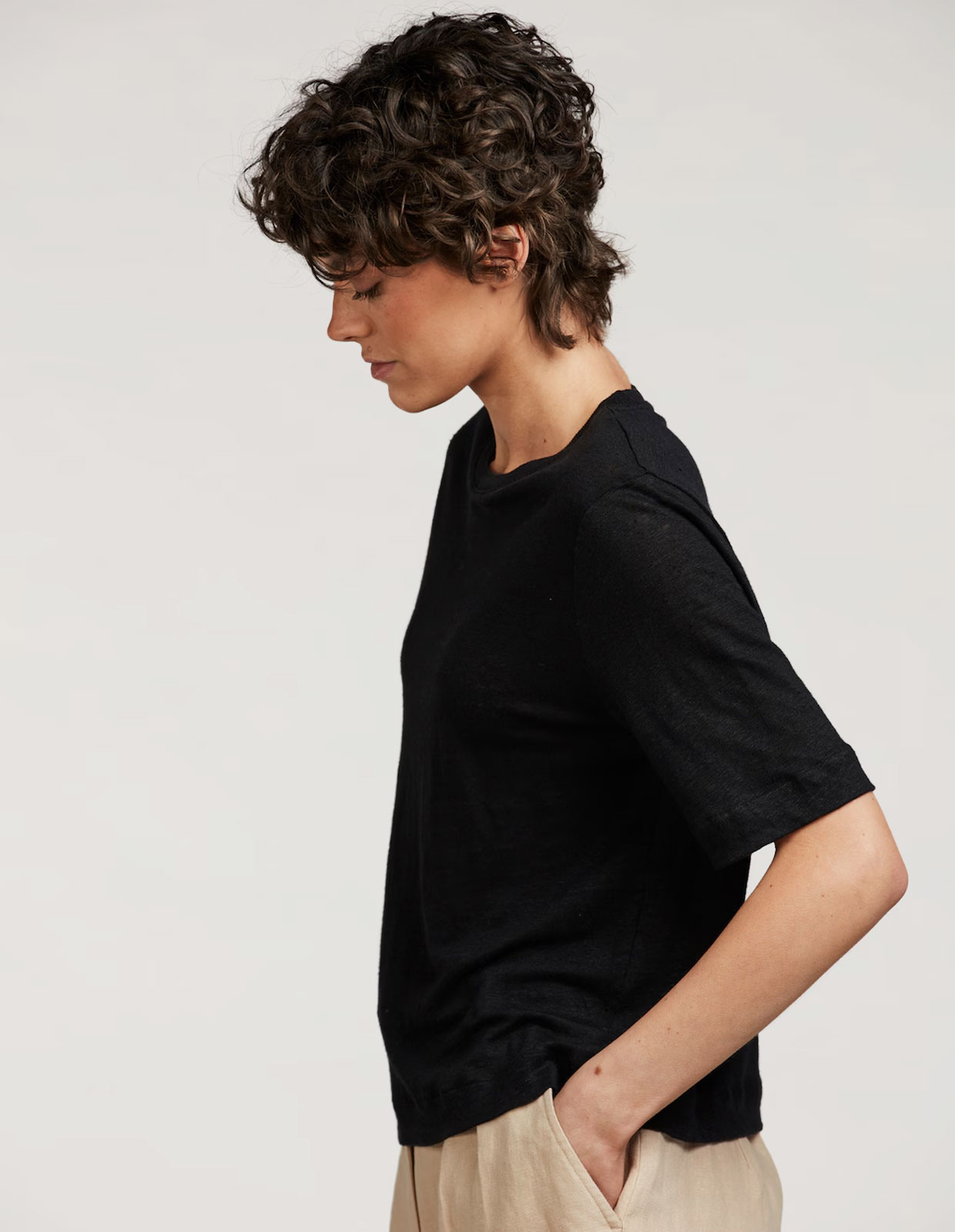 Helmi T-Shirt Svart