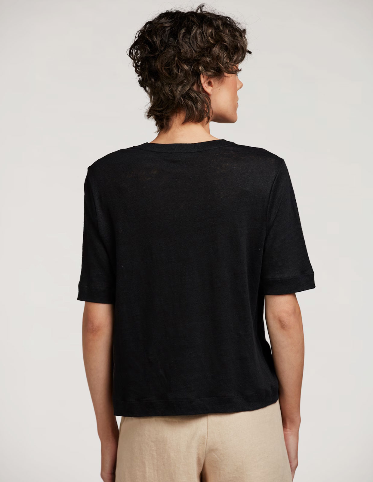Helmi T-Shirt Svart